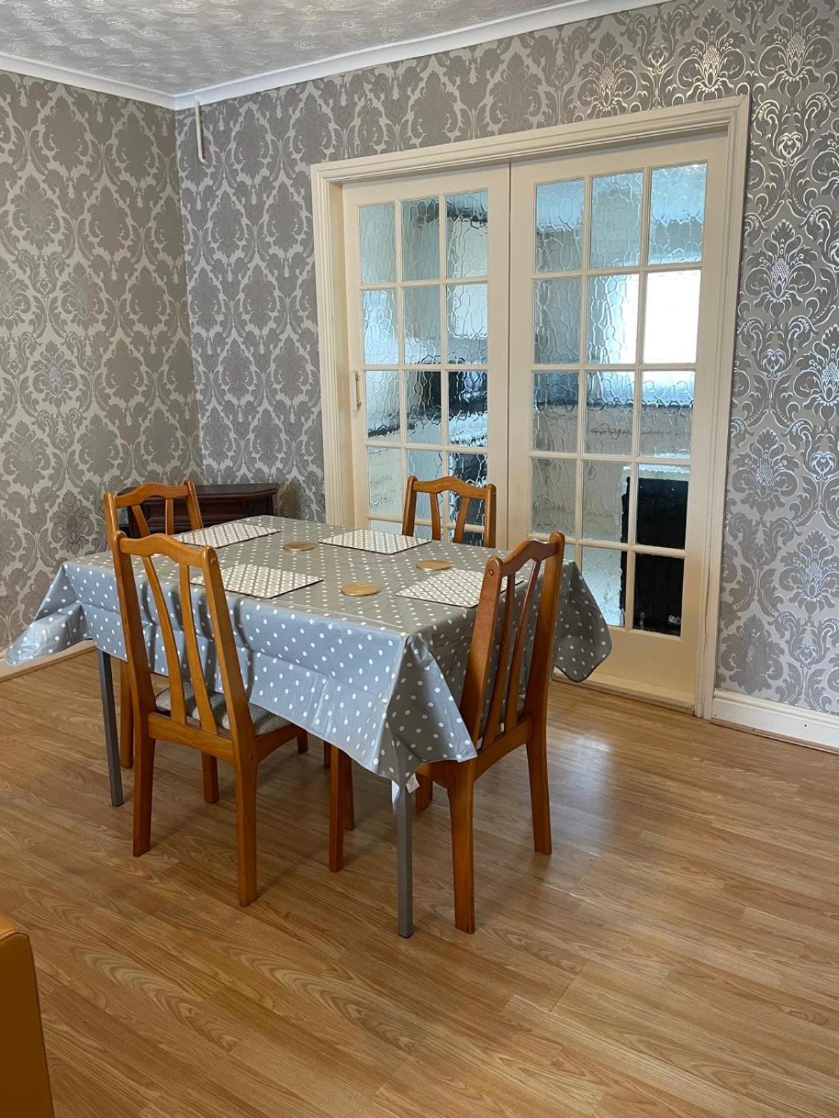 Room Only Guest Accommodation, Guest House Self Catering Bangor  Dış mekan fotoğraf